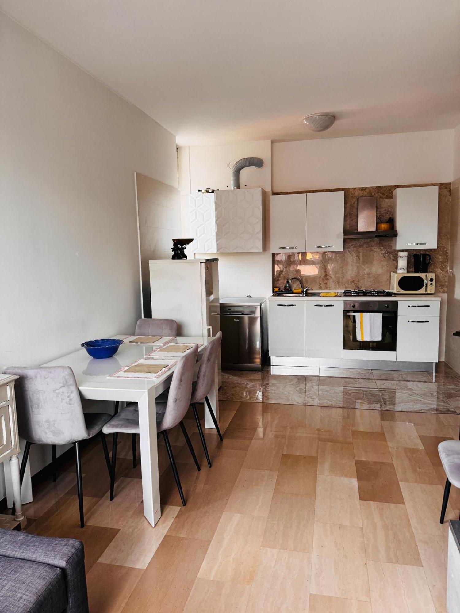 Lovely Apartment In Галларате Экстерьер фото